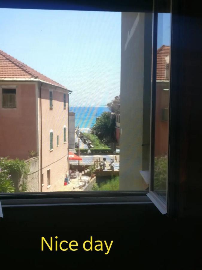 House Of Fly With Sea View, Front The Beach Savona Exteriör bild