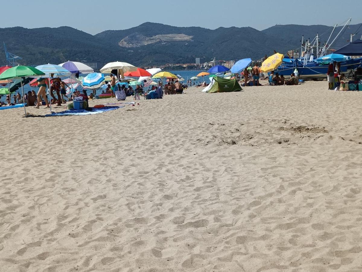 House Of Fly With Sea View, Front The Beach Savona Exteriör bild