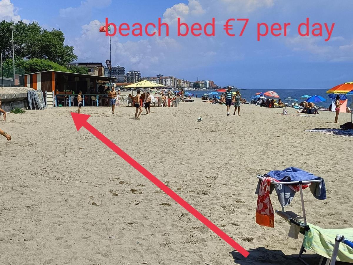 House Of Fly With Sea View, Front The Beach Savona Exteriör bild